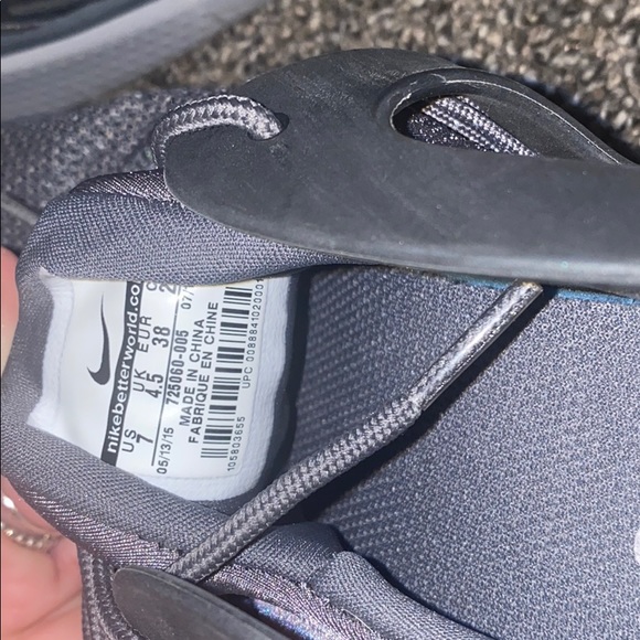 Nike Tennis Shoes - Picture 8 of 8